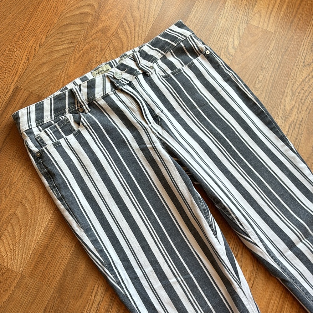 Rocks & Indigo, distressed blue and white vertical stripe jeans. Size 14/31.